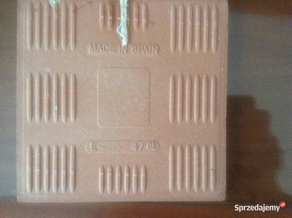 2 płytki ceramiczne z motywami roślinnymi