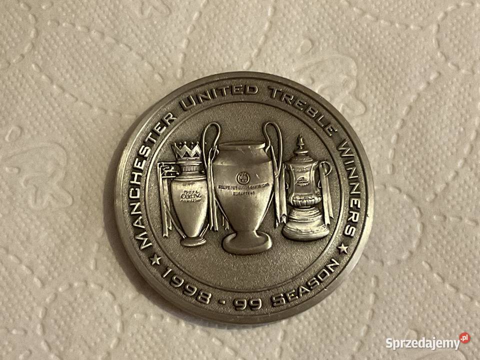 Potrójna moneta upamiętniająca osiągnięcie