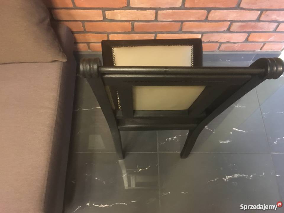 Stare bukowe krzesło renowacji Września