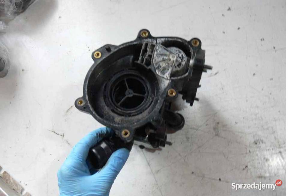 AUDI VOLKSWAGEN OBUDOWA TERMOSTATU 06L121111H Wielkie Drogi