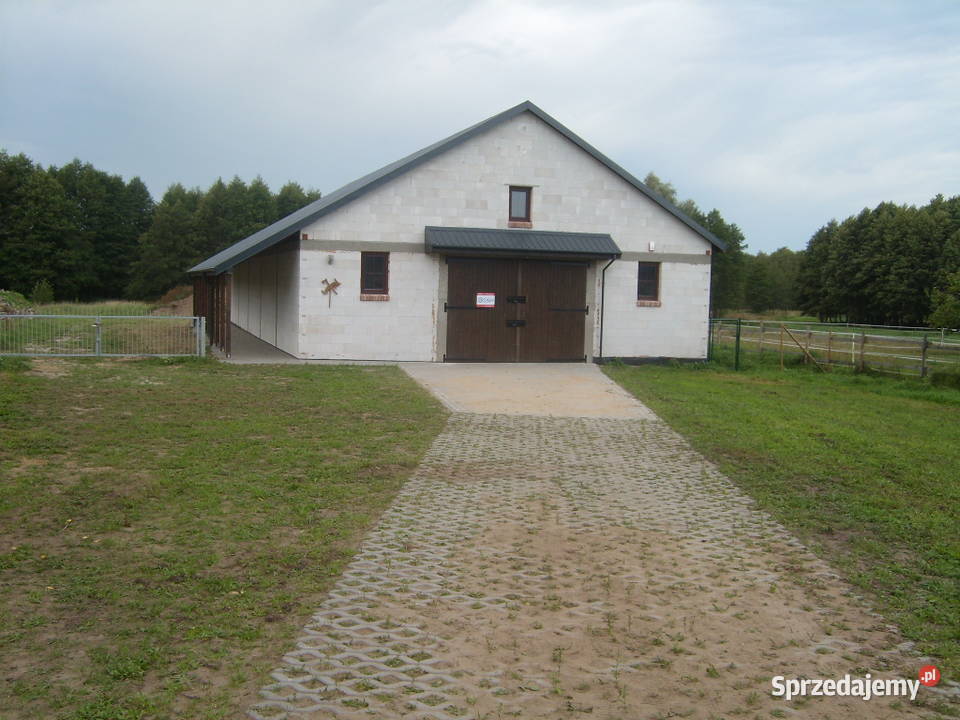 Parking przechowalnia garaz magazyn sachochod Pobierowo