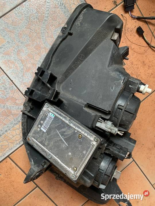 Lampa prawa przód CITROEN C5 XENON kompletna Margonin sprzedam
