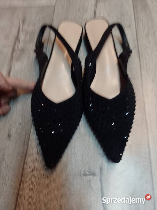 42 Czarne bogato zdobione czółenka wieczorowe z Kraków