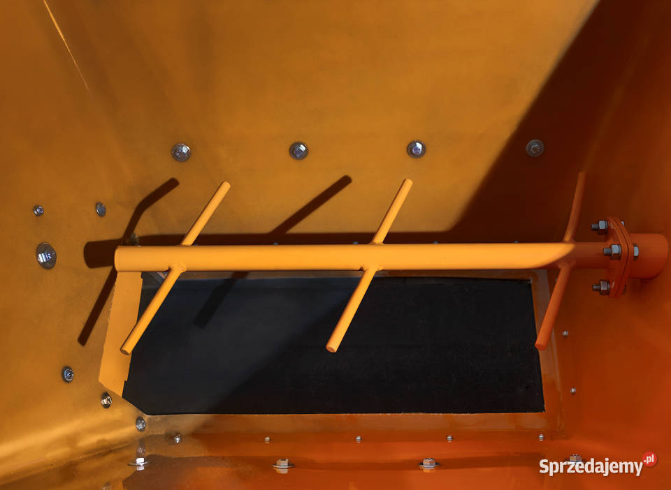 Posypywarka komunalna ciągnikowa Rozsiewacz Olesno