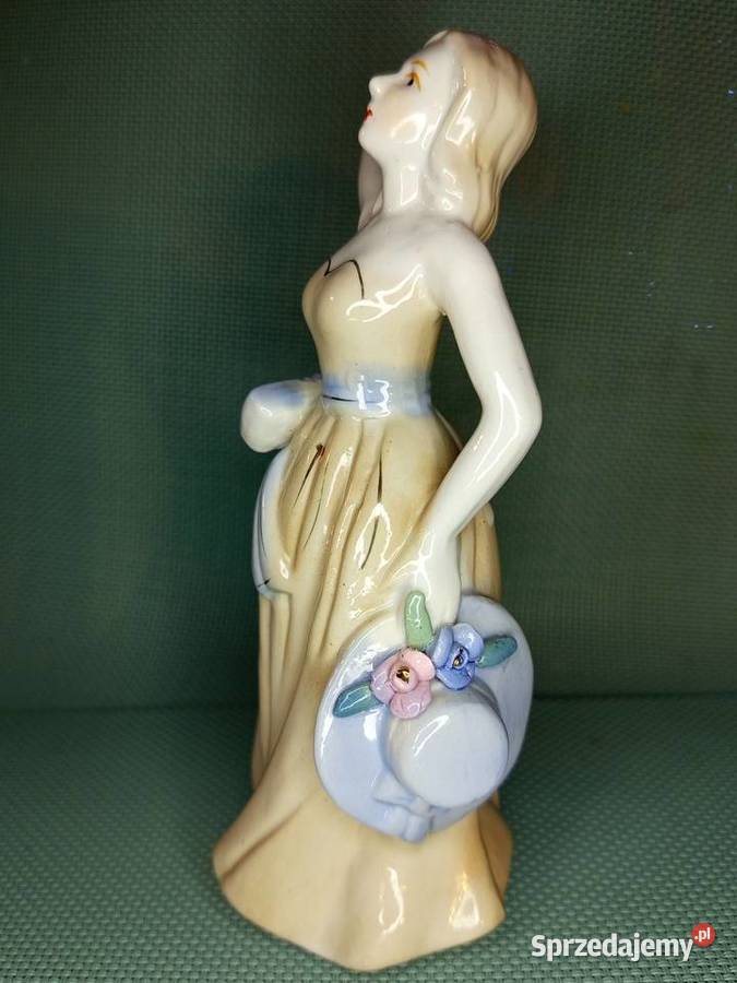 Porcelanowa figurka eleganckiej damy z Antyki, Sztuka, Kolekcje