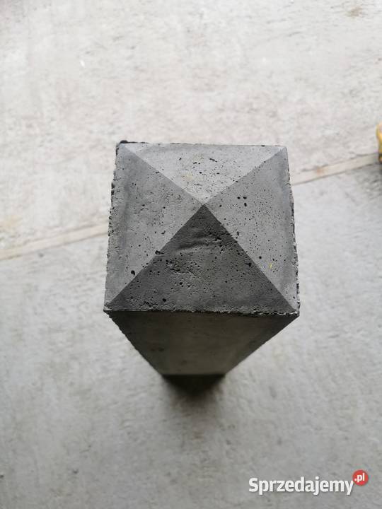 Słupki granicznepodcentry pasy rurki paliki