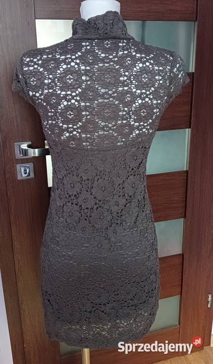 Koronkowa sukienka półgolf mini krótki rękaw szary/srebrny Krosno