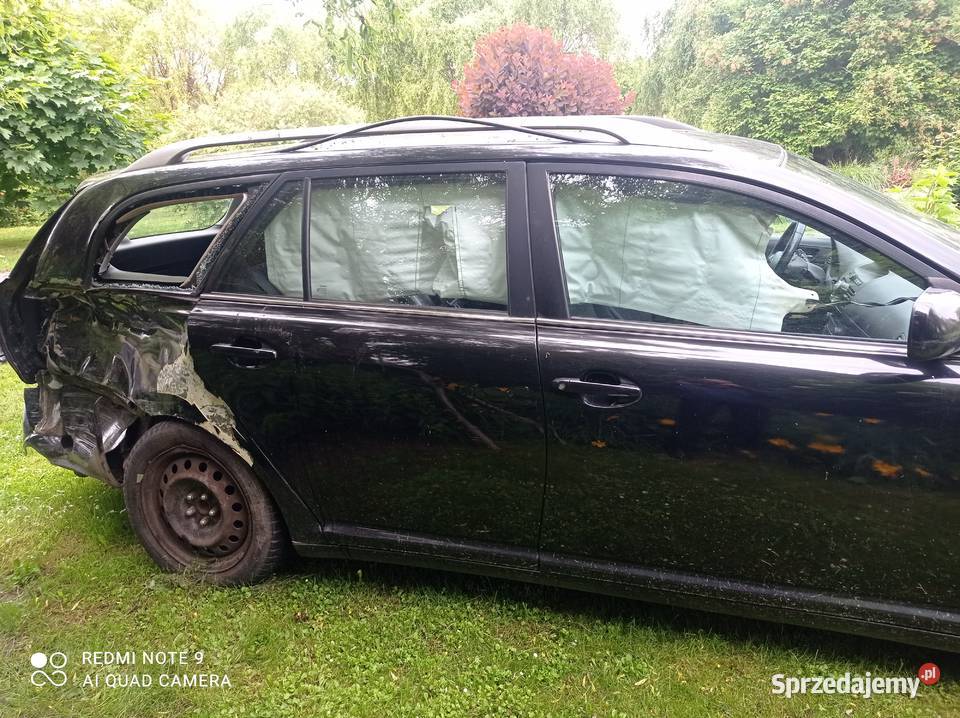 TOYOTA AVENSIS KOMBI manualna Radestów