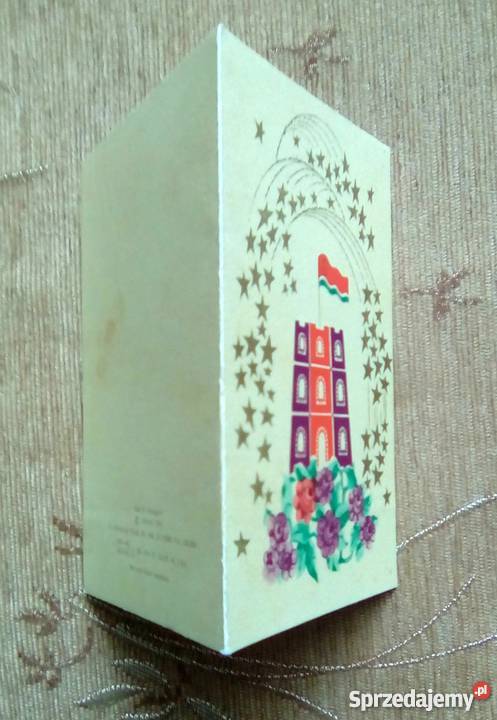 WIEŻA Z FLAGĄ I KWIATY Piszczac