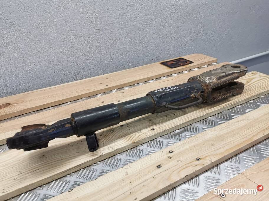 Wieszak podnośnika Valtra 8950 Wilkowo sprzedam