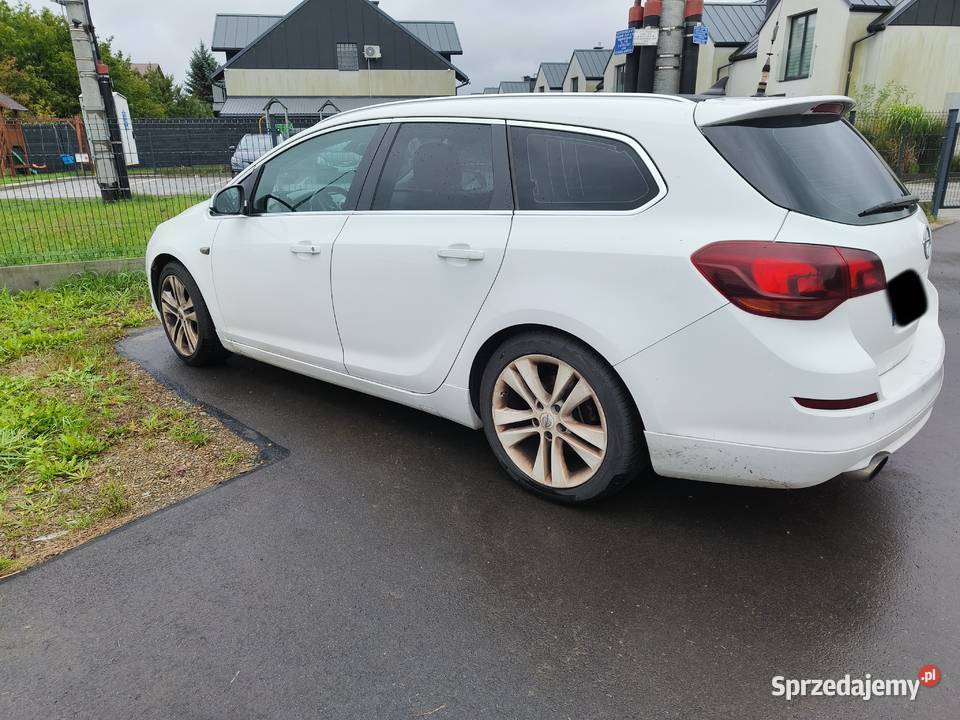 Sprzedam Opel Astra J 16T gaz Rok produkcji 2011 Samochody osobowe Łańcut sprzedam