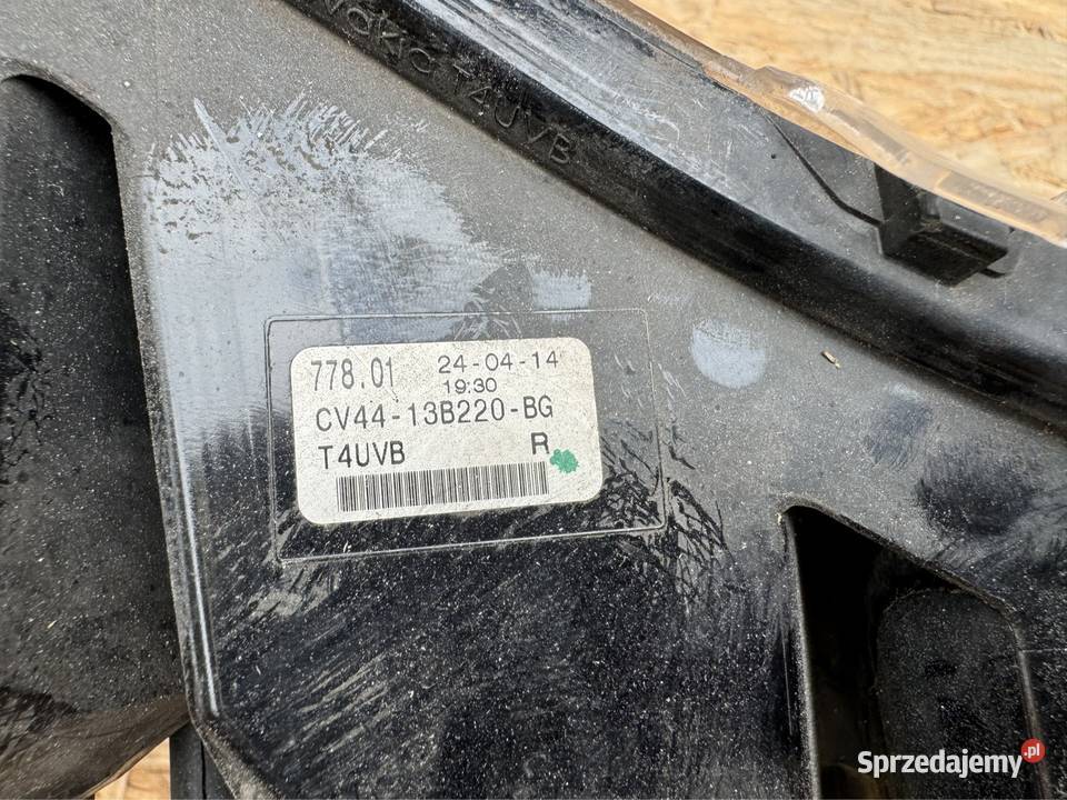 Halogen przód prawy rh Ford kuga mk2 1216 3 Rok produkcji 2014 Sieraków