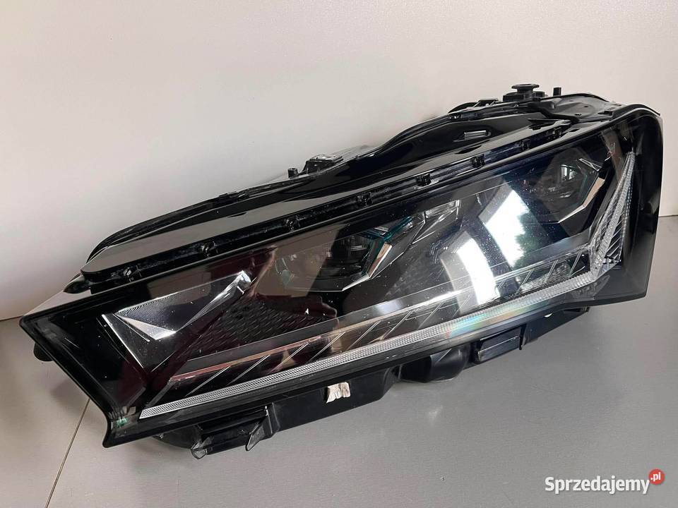 SKODA SUPERB IV CRYSTAL LIGHTING FULL LED LEWA Ostroróg