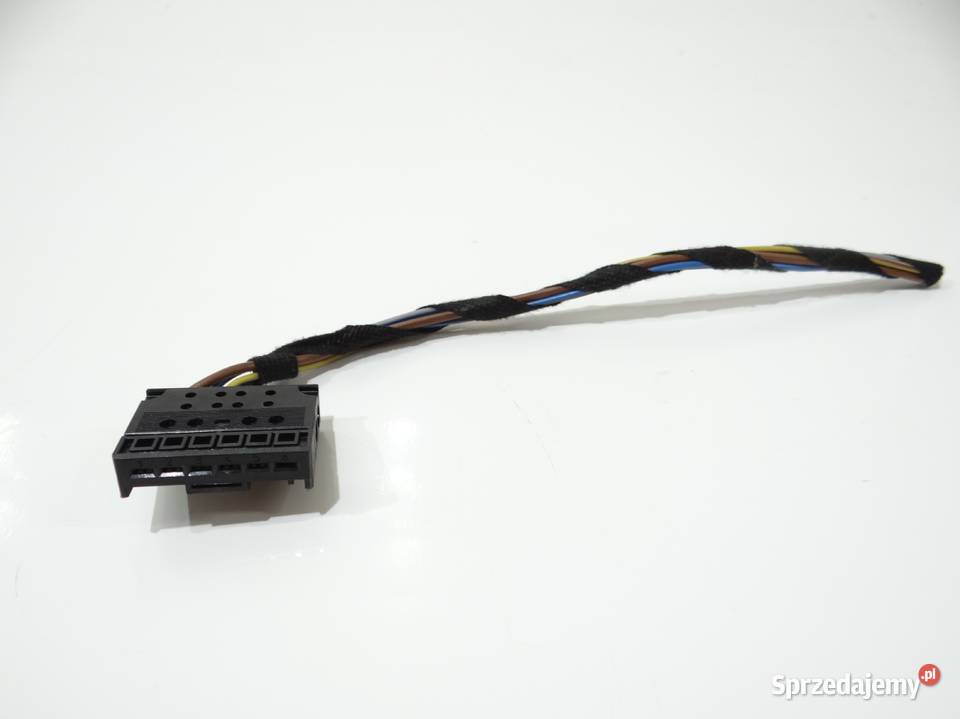 KOSTKA WTYCZKA LAMPY TYŁ W BŁOTNIK BMW E90 LCI Strzyżewice