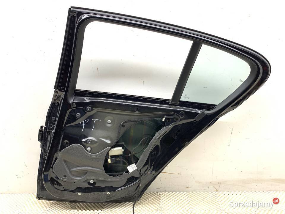 DRZWI PRAWY TYŁ BMW F20 Hatchback 1119