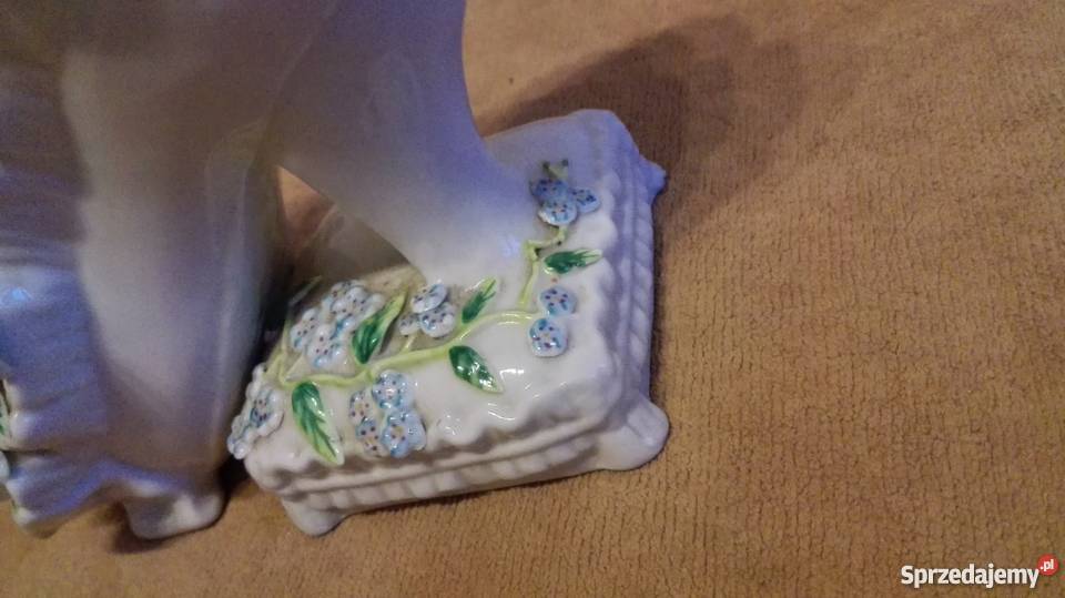 Piękna stara figurka Porcelana i szkło Nysa