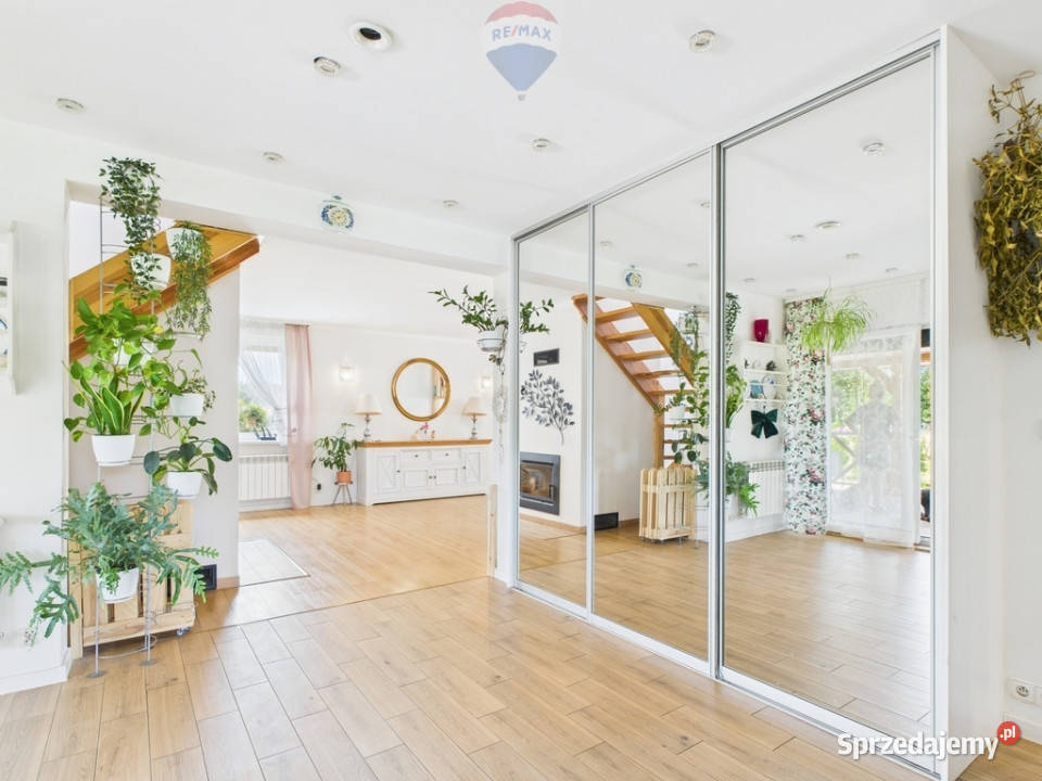 Komfortowy dom z dużą działką i tarasami Liczba pokoi 3