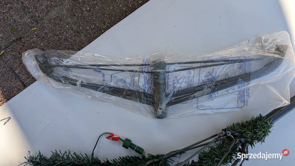 Choinka sztuczna YITAHOME 182 ozdobiona śniegiem Jadowniki
