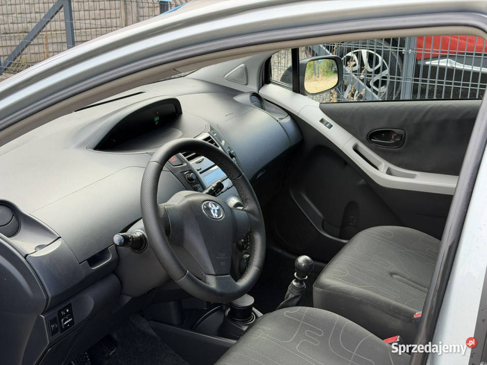 Toyota Yaris nieuszkodzony Yaris Częstochowa