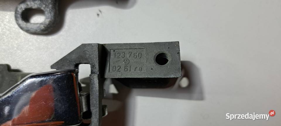 Klamka wewnętrzna prawa 1237600261 Mercedes W123 sprzedam