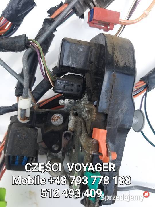 ZAMEK DRZWI PRZEDNIC CHRYSLER TOWNCOUNTRY 2007 R