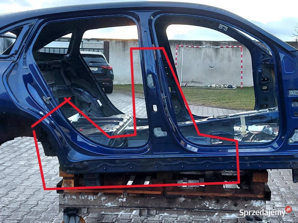Mercedes EQC 400 W293 SŁUPEK ŚRODKOWY PRAWY BOK osobowe sprzedam