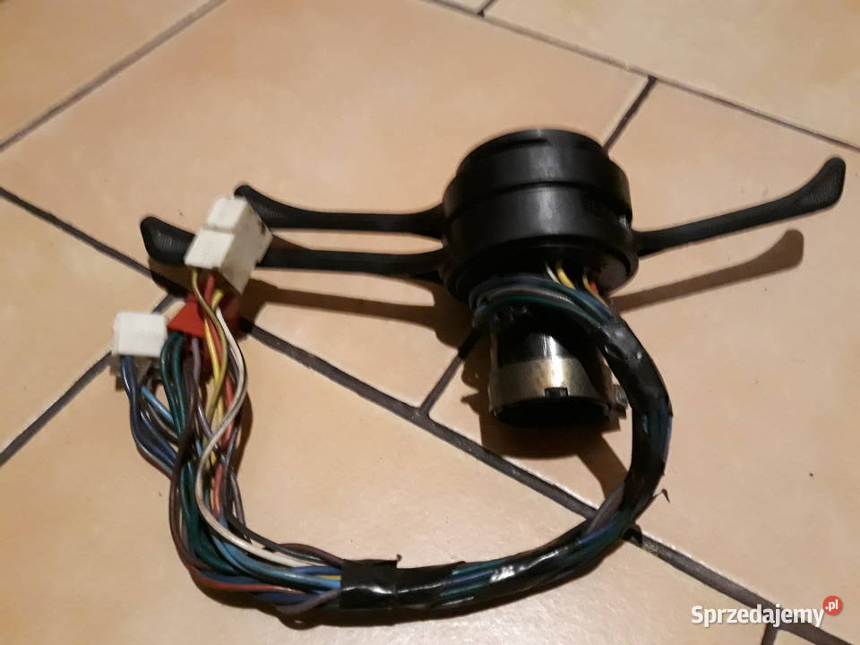 Przełącznik kierunkowskazówpająk Fiat 126p125p Części samochodowe