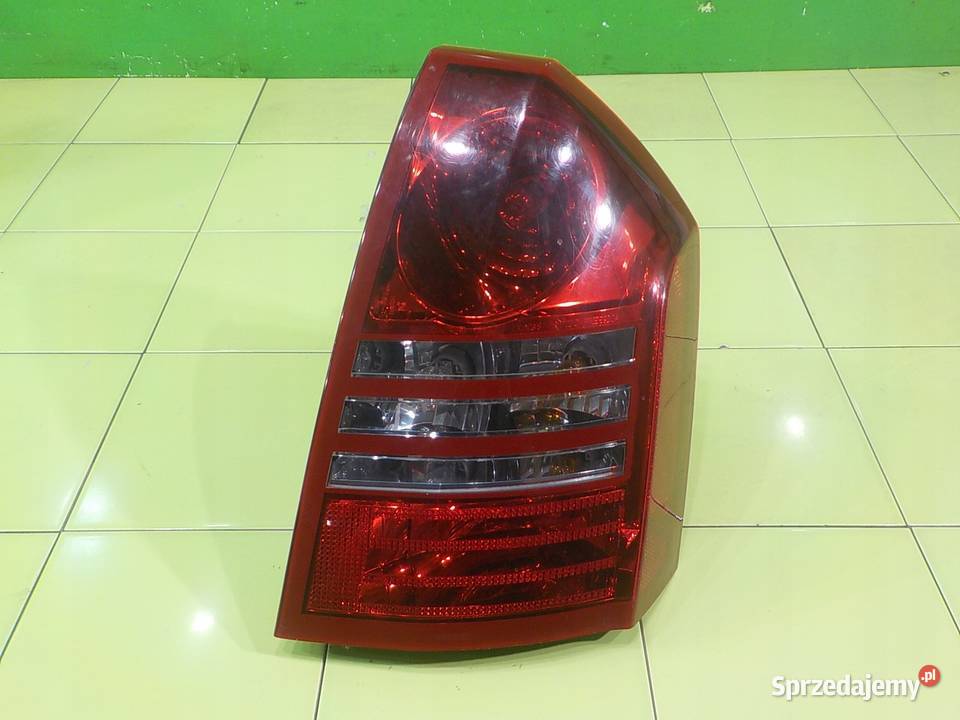 CHRYSLER 300C 30 CRD 06r SEDAN 4D lampa prawa Suków