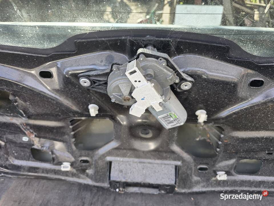 Tylna klapa Renault Clio III