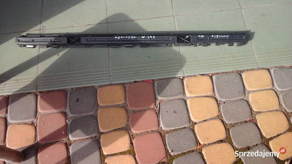 Tylny ślizg zderzaka środkowy Mercedes W246 Rok produkcji 2013 podkarpackie Stalowa Wola