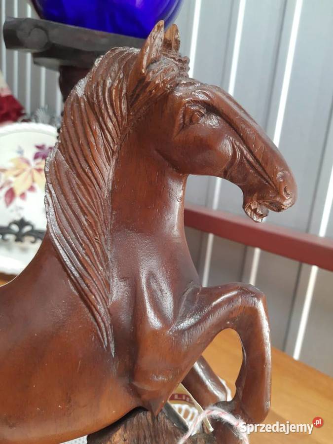 duża figurka konia z drewna sandałowego sprzedam