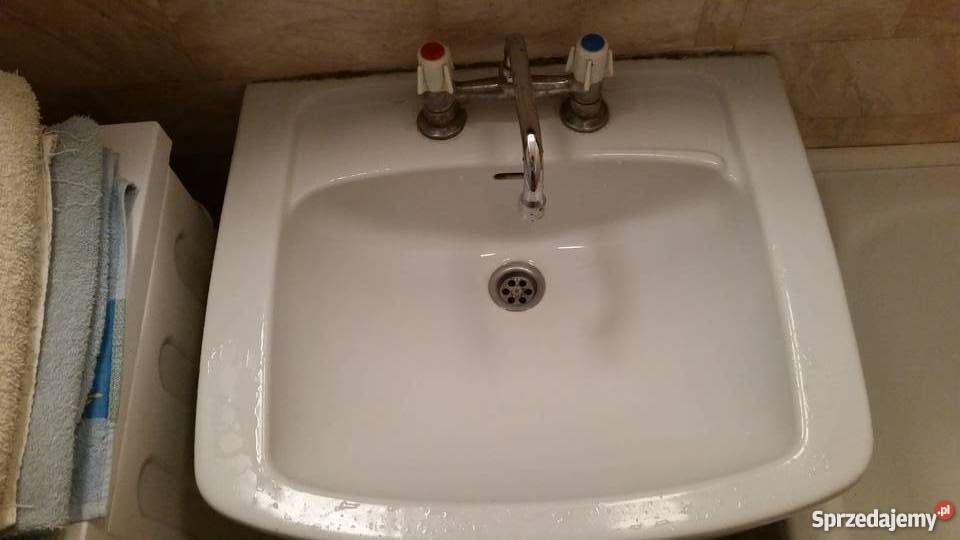 Umywalka z kranem 2 kurki 56