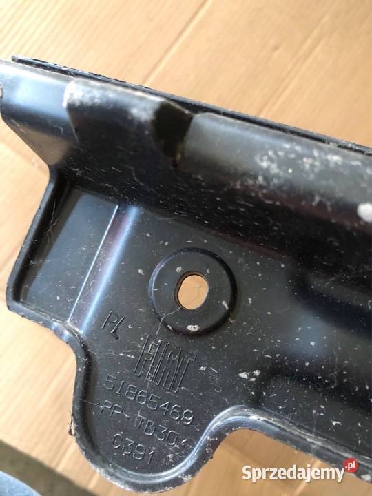 FIAT 500 ŚLIZG ZDERZAKA TYLNEGO ŚRODKOWY Motoryzacja