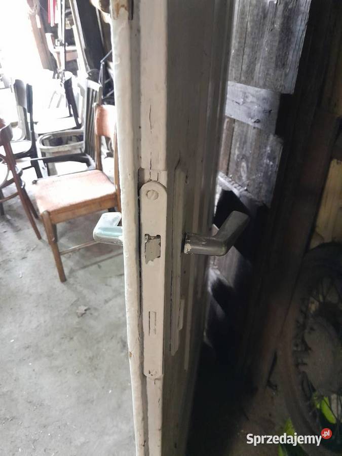 Stare drewniane drzwi zabytek PRL retro vintage Dąbrowa Górnicza