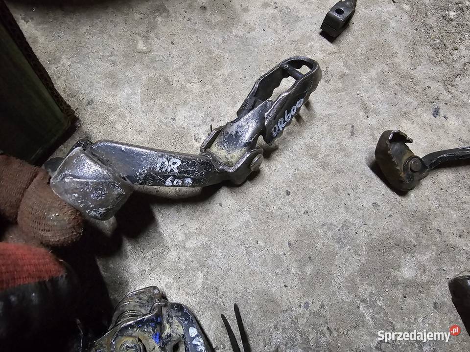 Suzuki DR 600 650 sety podnóżki kierowcy prawy Jelenia Góra sprzedam