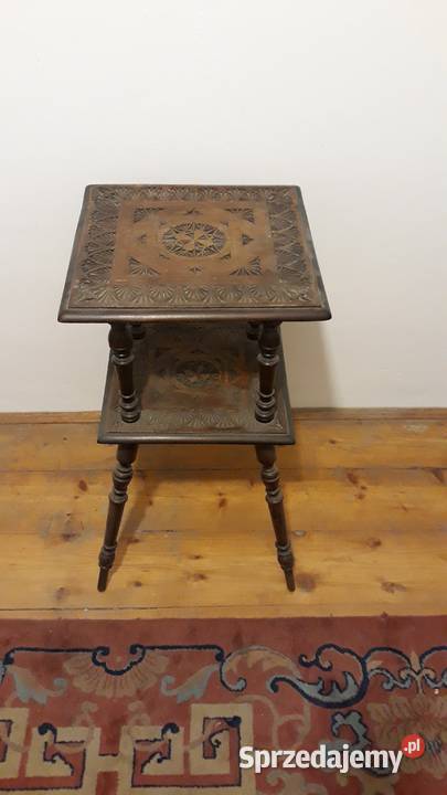 Rzeźbiony drewniany stolik pomocniczy kawowy