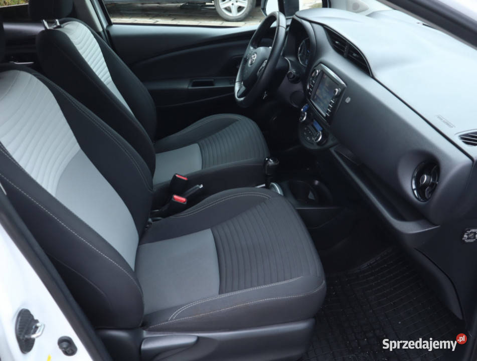Toyota Yaris 15 Hybrid Łódź