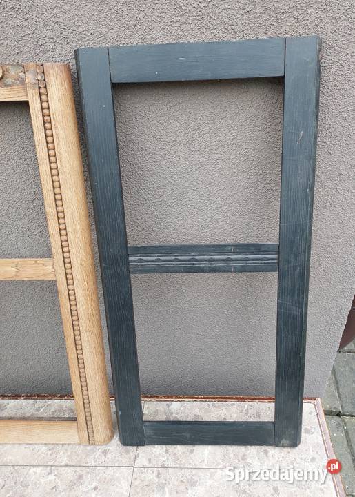 Ramka rama 2 z frontu skrzyni starego zegara na pomorskie Tczew