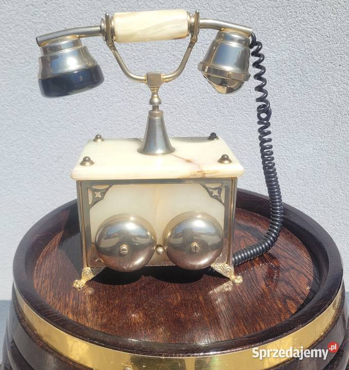 Zabytkowy telefon z obrotową tarczą wykonany z Zamość