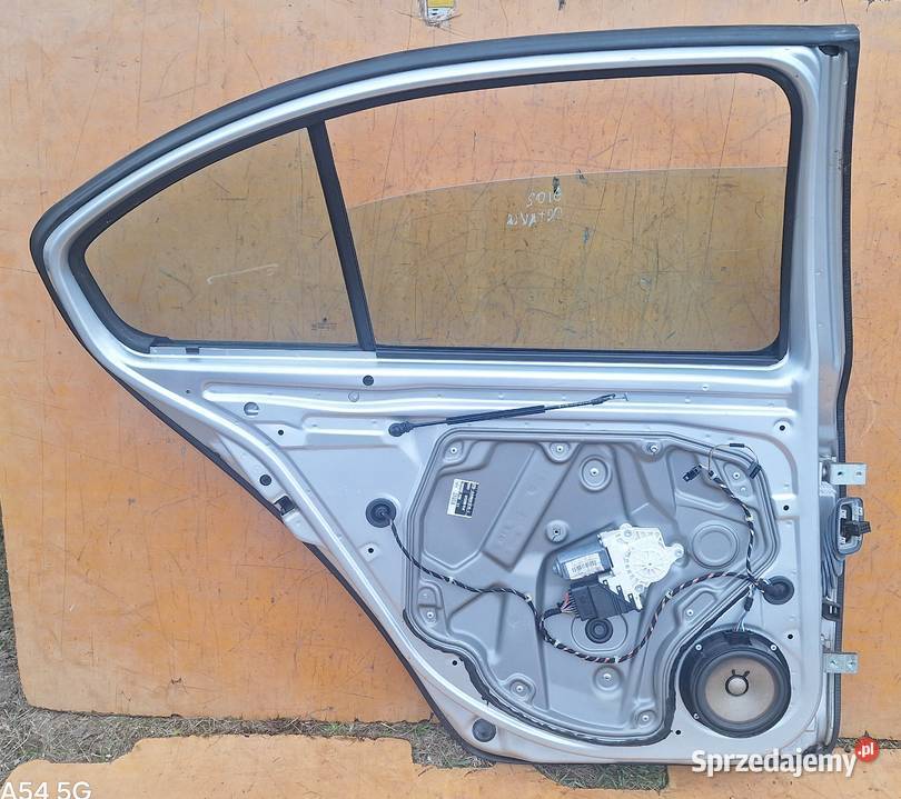 SKODA OCTAVIA 2 II DRZWI TYŁ LEWE 9102 SREBRNY Radom sprzedam