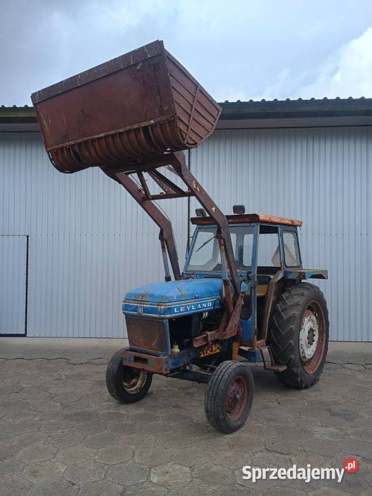 traktor Leyland 255 z ładowaczem czołowym Końskowola
