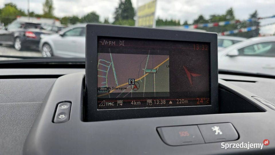 Peugeot 5008 Navi Panorama Head Up 120 16 benz Peugeot