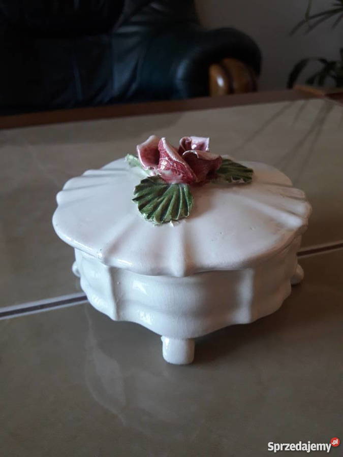Porcelanowe puzderkoszkatułka Bossano Janów Lubelski sprzedam