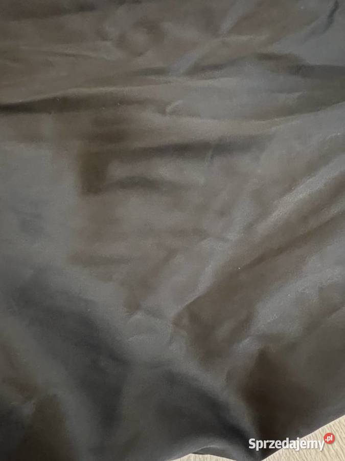 Sukienka na jedno ramię czarna ze zdobieniem na Jasło