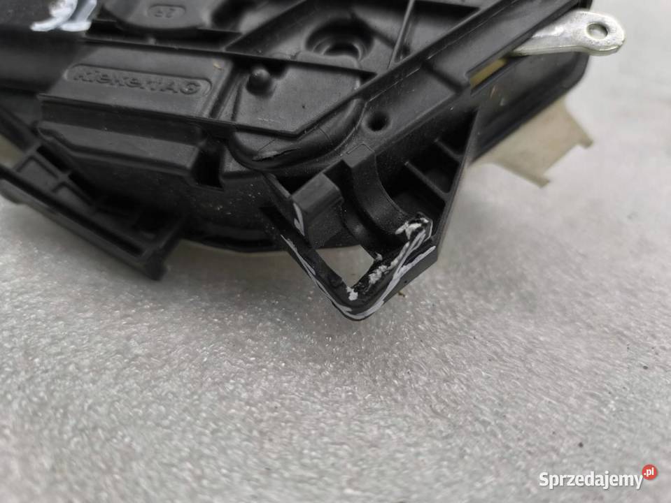 ZAMEK DRZWI PRZÓD VOLKSWAGEN T6 7L1837016C osobowe