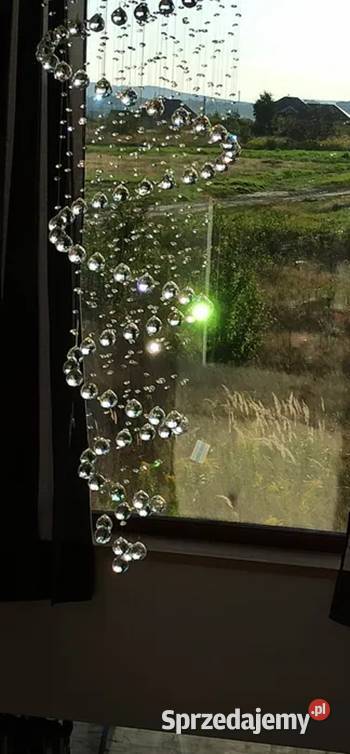 Lampa wisząca kryształowa długa antresola schody świętokrzyskie