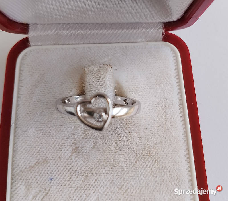 pierścionek srebrny z serduszkiem 10 Pierścionki podlaskie
