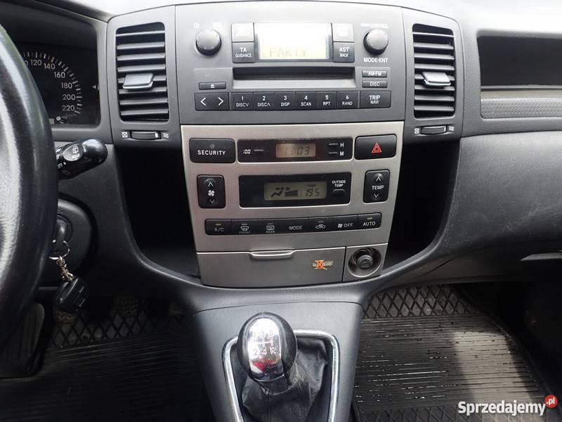 Sprzedam niezawodną Toyotę Corollę Verso radio Korfantów