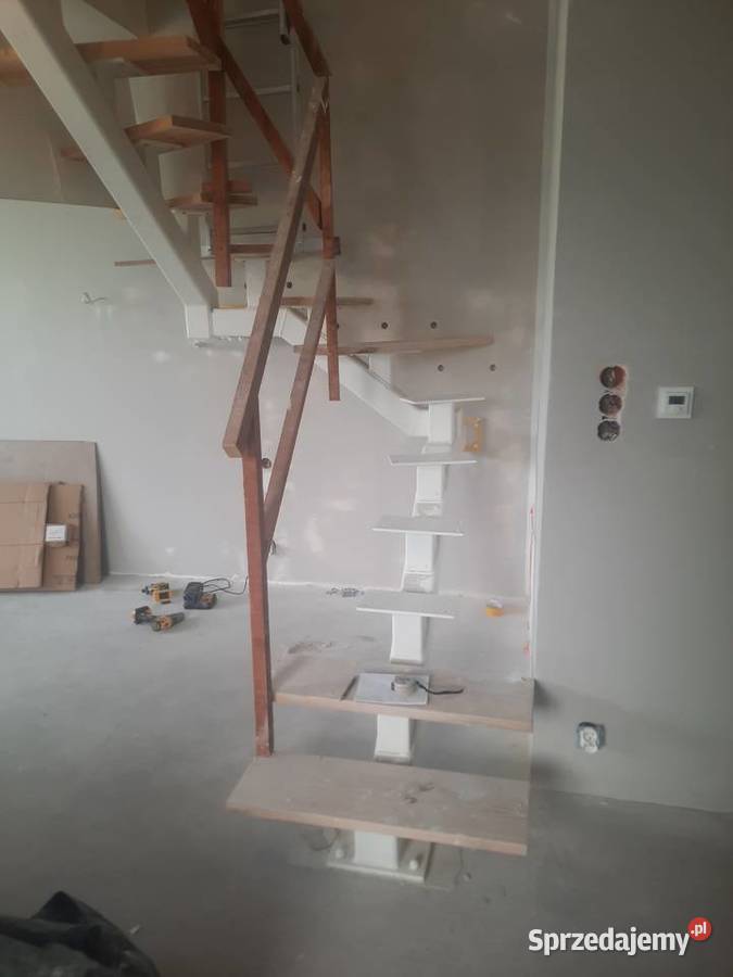 Nowoczesne Schody na belce centralnej Giżycko