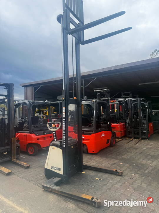 paleciak elektryczny z masztem CROWN 320m zwykle